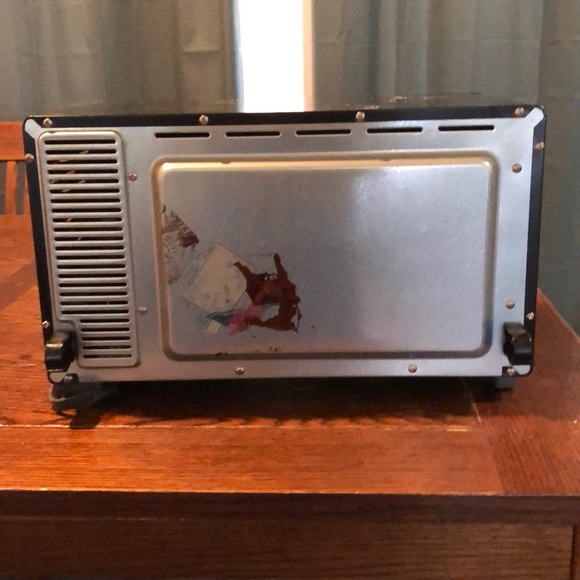 Black and Decker Toaster Oven - Picture 3 of 3